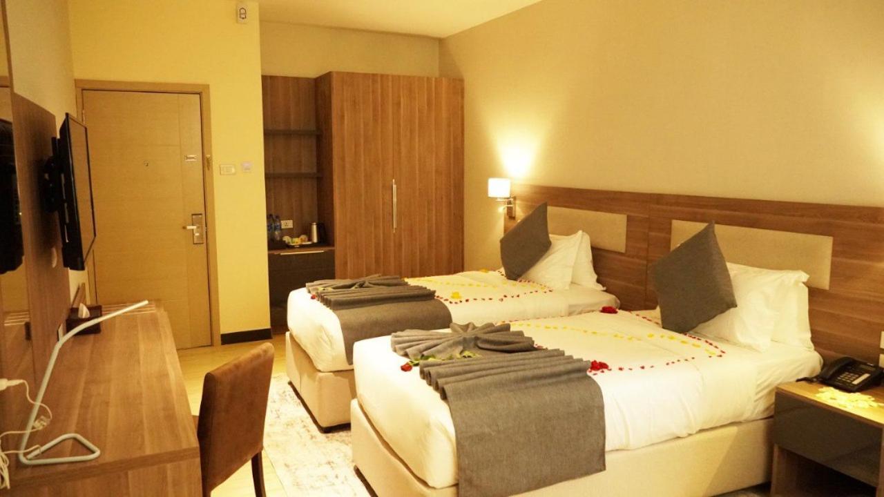 Triple E Hotel And Spa Addis Abeba Exterior foto
