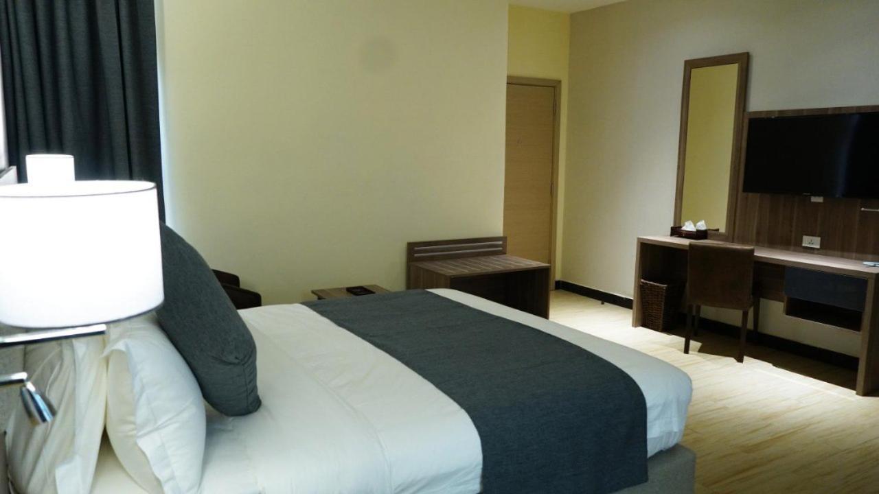 Triple E Hotel And Spa Addis Abeba Exterior foto