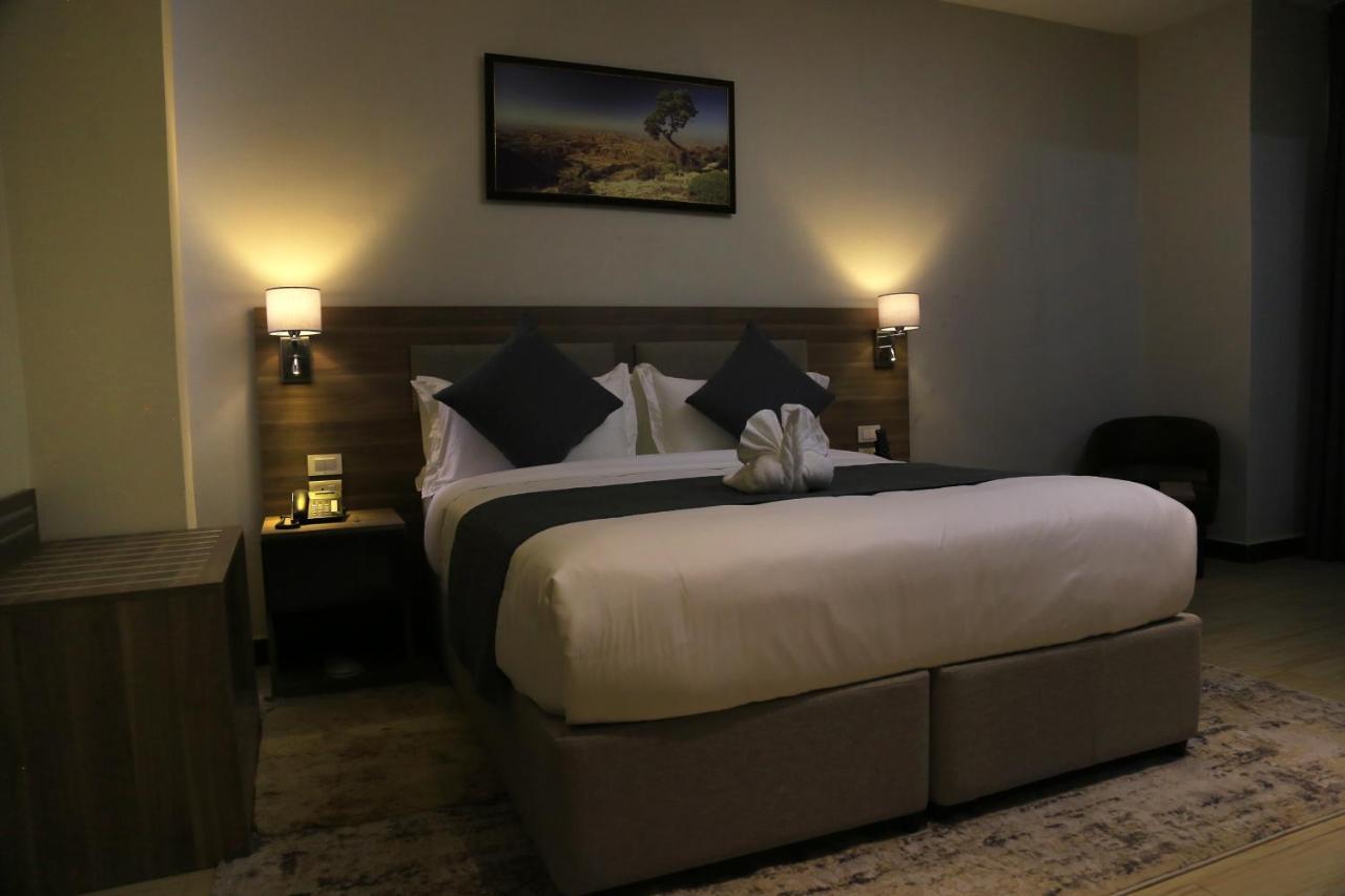 Triple E Hotel And Spa Addis Abeba Exterior foto