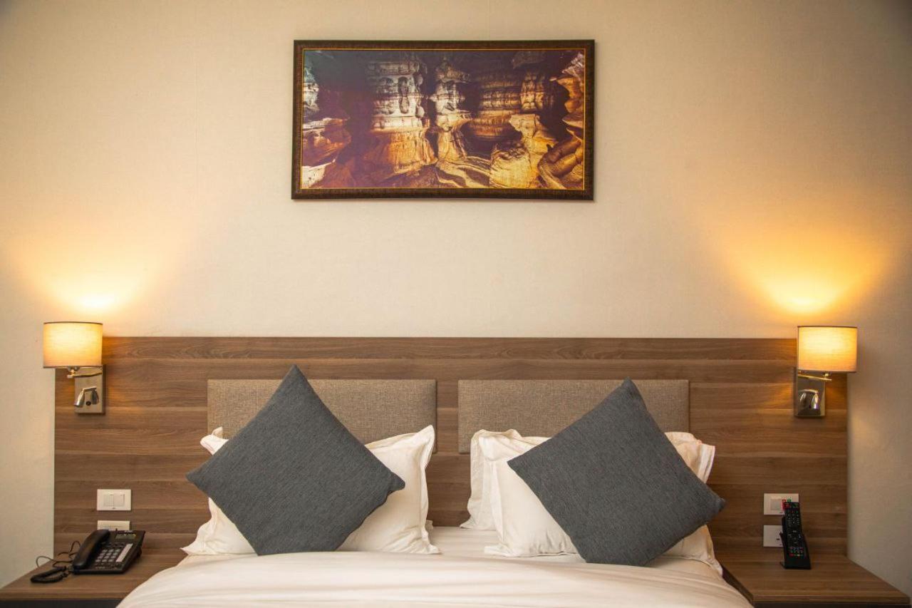 Triple E Hotel And Spa Addis Abeba Exterior foto