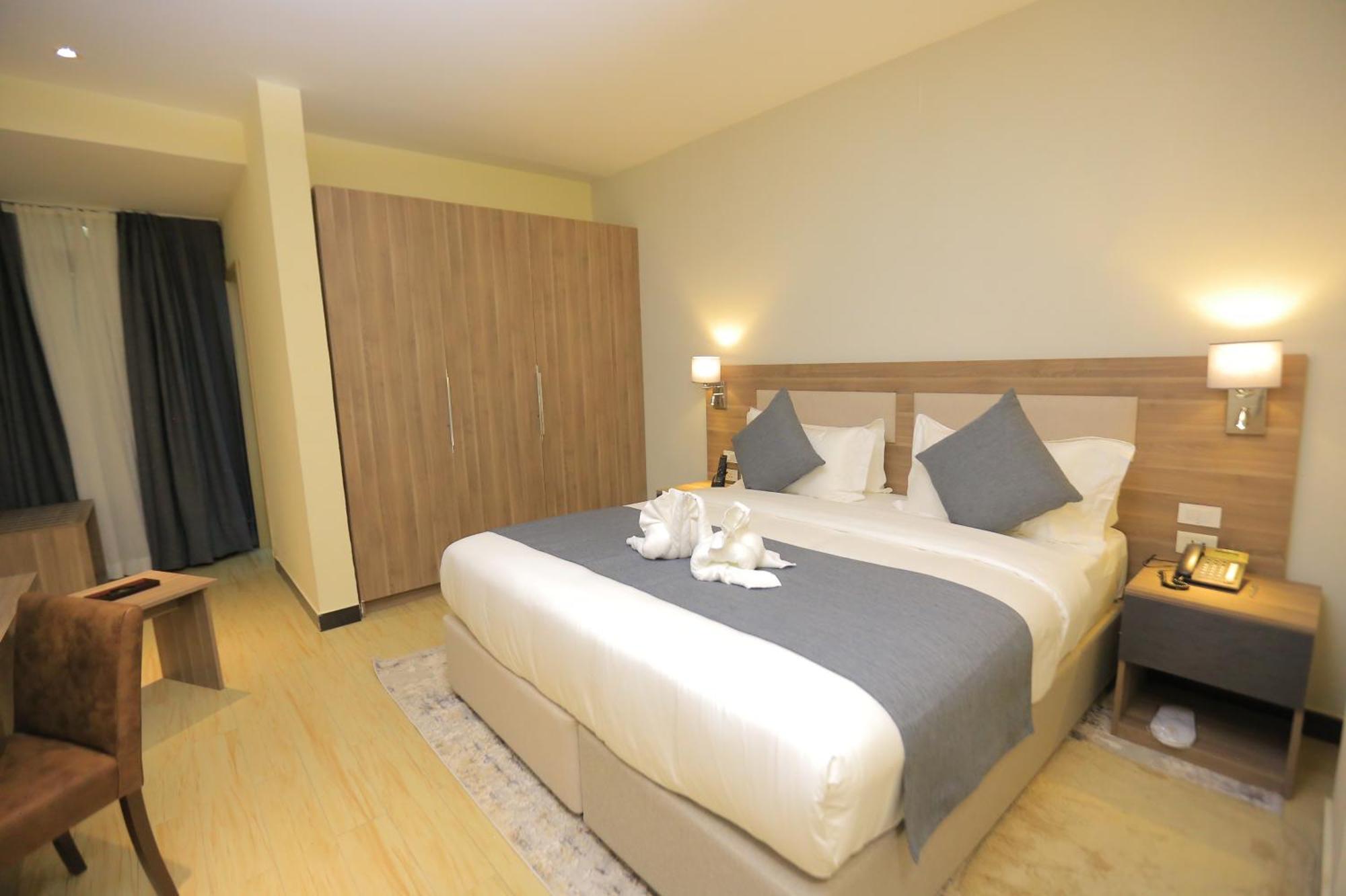 Triple E Hotel And Spa Addis Abeba Exterior foto