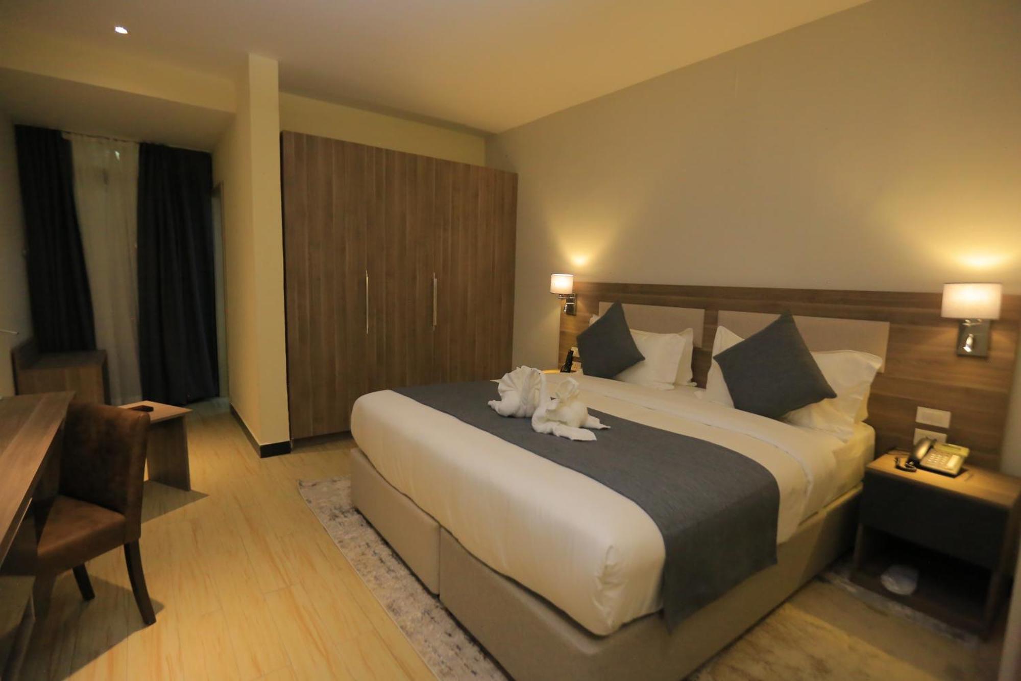 Triple E Hotel And Spa Addis Abeba Exterior foto